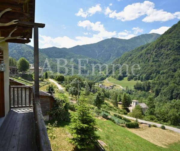 casa indipendente in vendita a Prali in zona Villa
