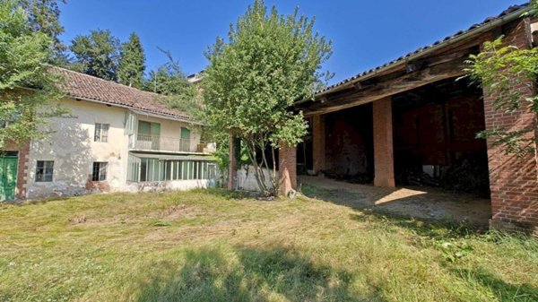 casale in vendita a Pralormo