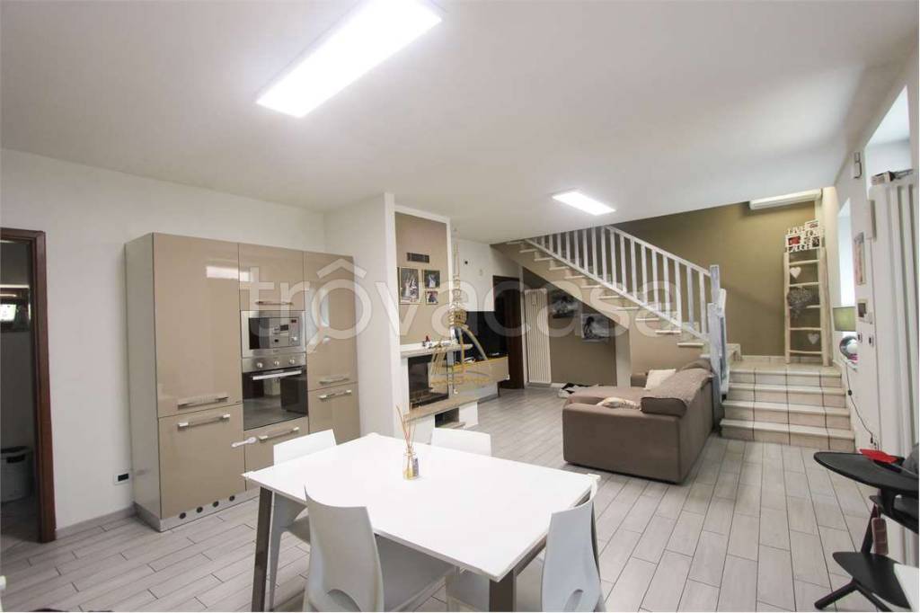 casa indipendente in vendita a Pralormo