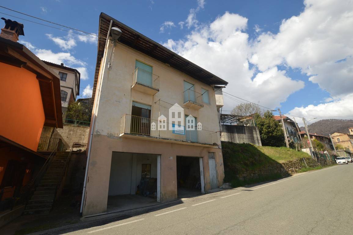 casa indipendente in vendita a Pratiglione