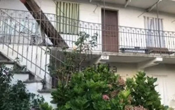 casa indipendente in vendita a Pratiglione