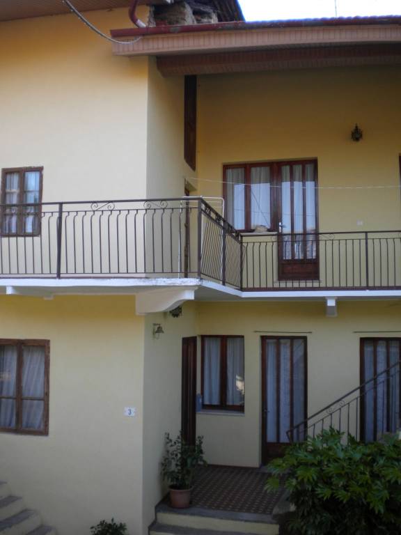 casa indipendente in vendita a Pratiglione