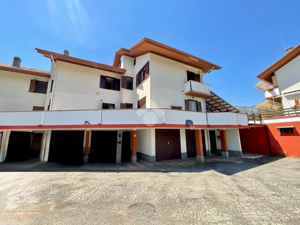 casa indipendente in vendita a Pratiglione