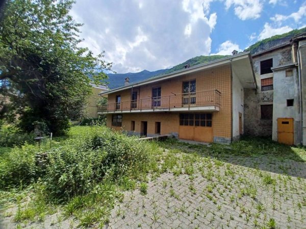 casa indipendente in vendita a Quincinetto