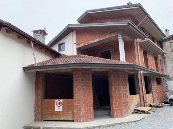casa indipendente in vendita a Quincinetto
