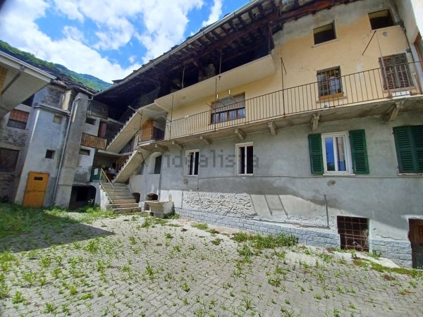 appartamento in vendita a Quincinetto
