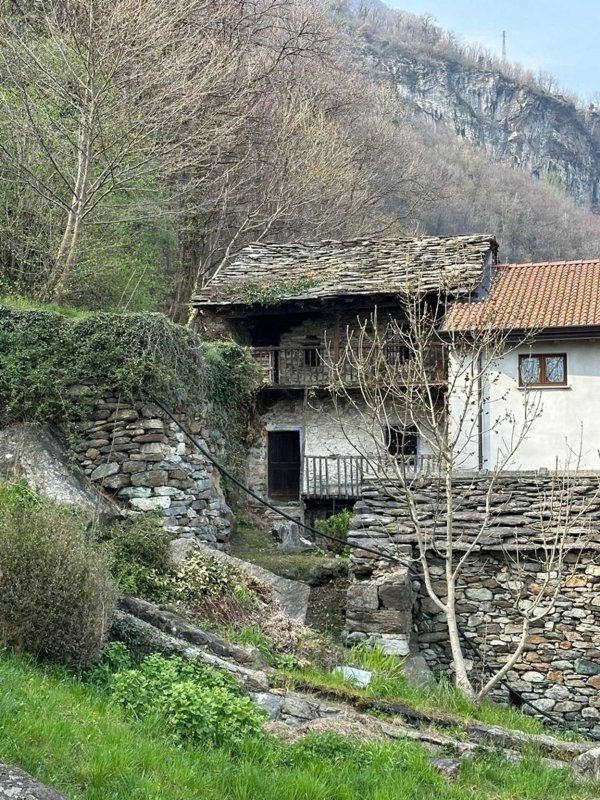 esavano in vendita a Quincinetto