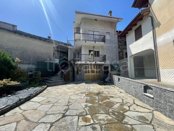 casa indipendente in vendita a Quincinetto
