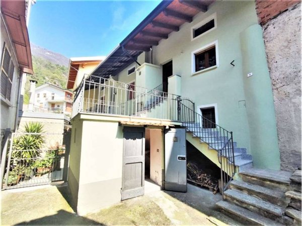 casa indipendente in vendita a Quincinetto