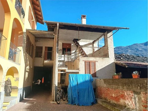 casa indipendente in vendita a Quincinetto