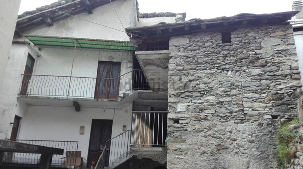 casa indipendente in vendita a Quincinetto