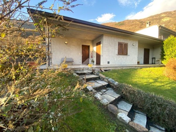 casa indipendente in vendita a Quincinetto