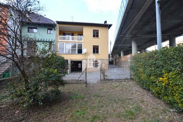 casa indipendente in vendita a Quincinetto