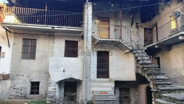 casa indipendente in vendita a Quincinetto