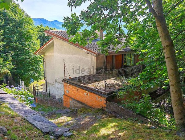 casa indipendente in vendita a Quincinetto