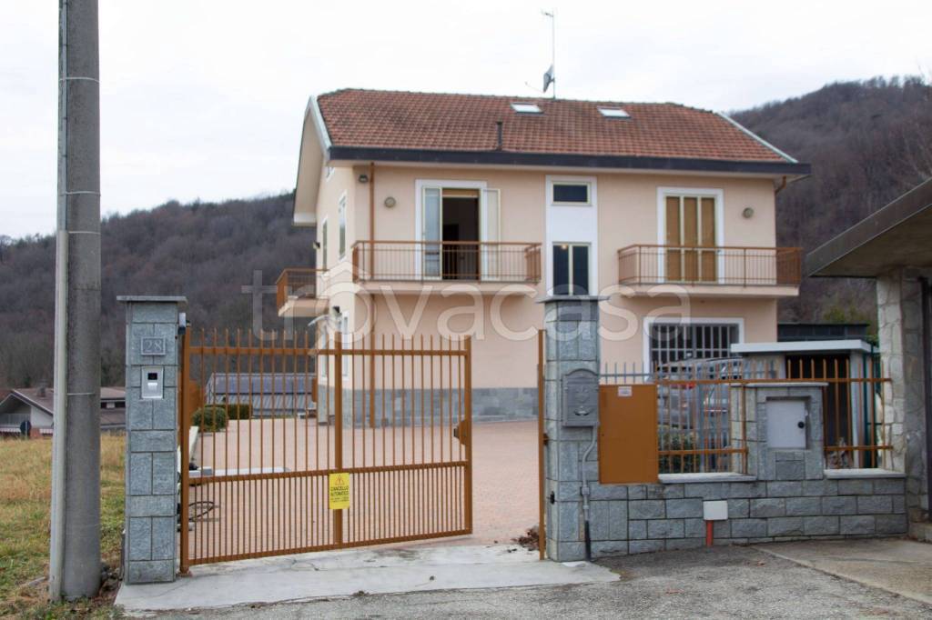 casa indipendente in vendita a Reano