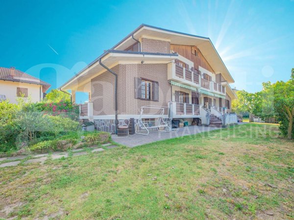 casa indipendente in vendita a Reano
