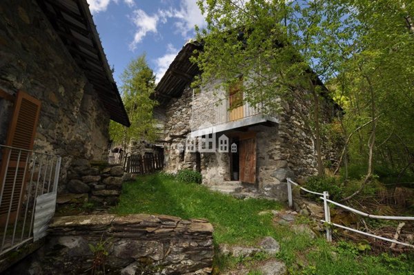 casa indipendente in vendita a Ribordone