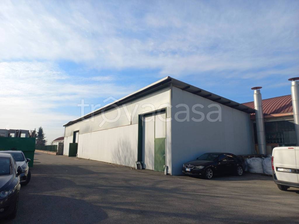 locale commerciale in vendita a Rivalta di Torino in zona Gerbole