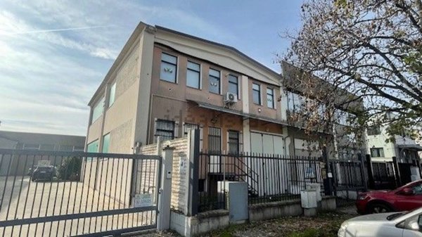 capannone in vendita a Rivalta di Torino