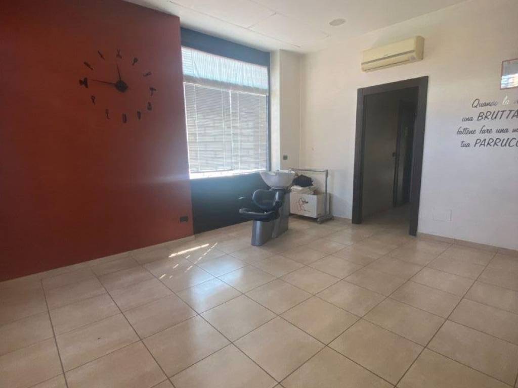 locale commerciale in vendita a Rivalta di Torino