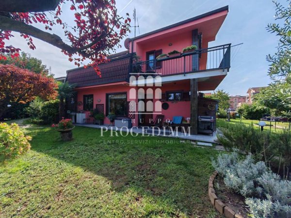 casa indipendente in vendita a Rivalta di Torino in zona Hella