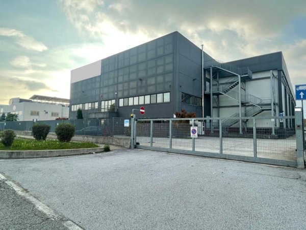 capannone in vendita a Rivalta di Torino