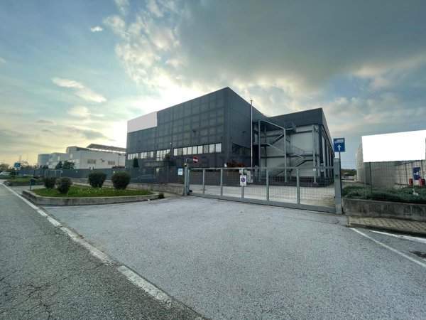 capannone in vendita a Rivalta di Torino