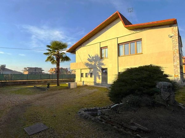 casa indipendente in vendita a Rivalta di Torino in zona Hella