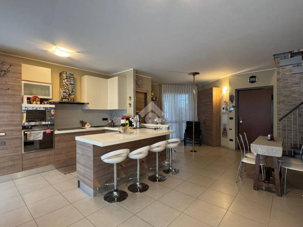 appartamento in vendita a Rivalta di Torino in zona Hella