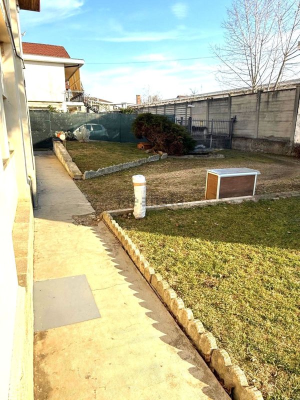 casa indipendente in vendita a Rivalta di Torino in zona Hella