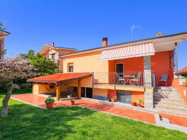 casa indipendente in vendita a Rivalta di Torino in zona Hella