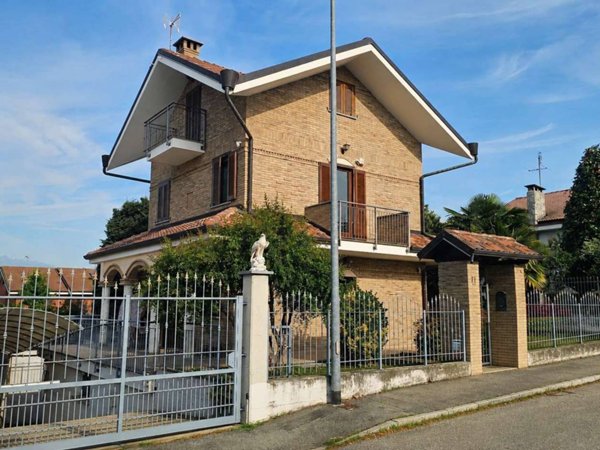 casa indipendente in vendita a Rivalta di Torino in zona Pasta