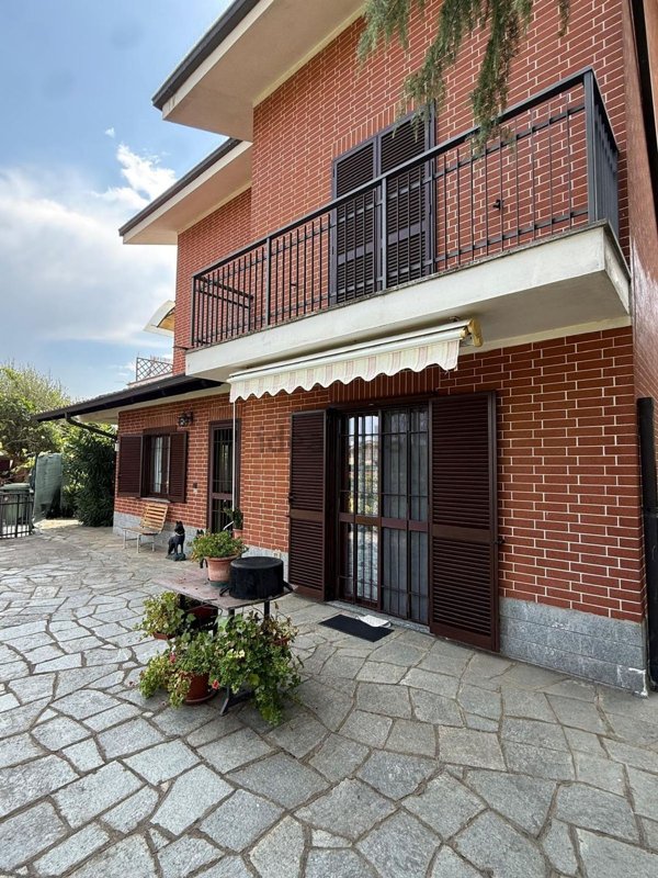 casa indipendente in vendita a Rivalta di Torino in zona Pasta