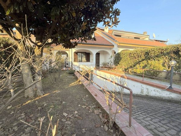casa indipendente in vendita a Rivalta di Torino in zona Pasta