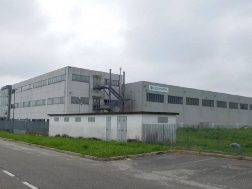 locale commerciale in vendita a Riva presso Chieri