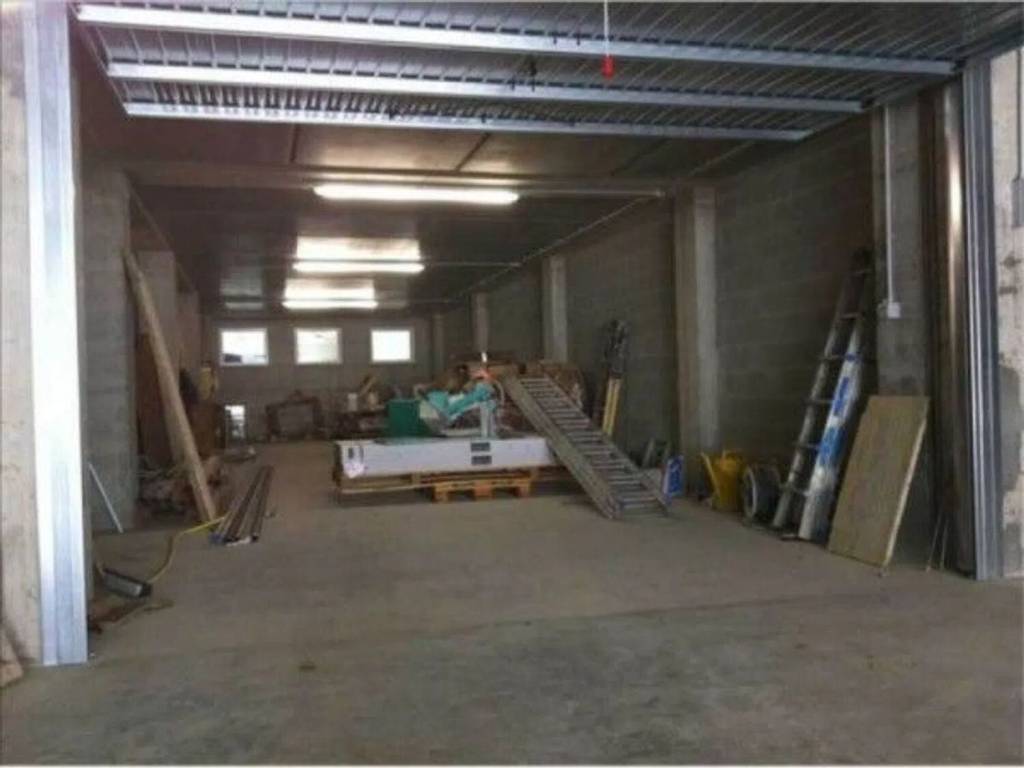 locale di sgombero in vendita a Riva presso Chieri