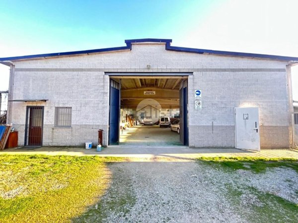 capannone in vendita a Riva presso Chieri