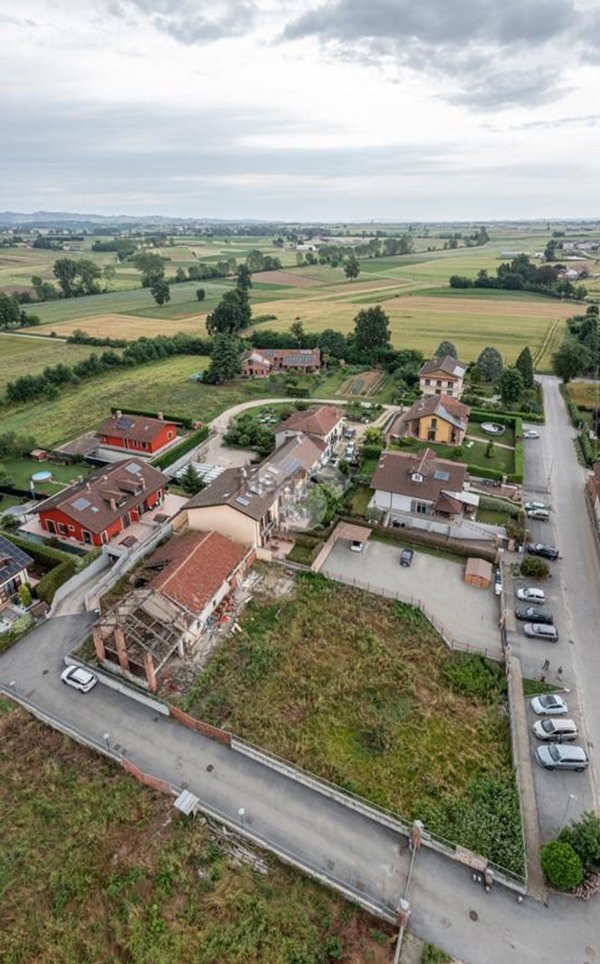 pentavano in vendita a Riva presso Chieri in zona San Giovanni