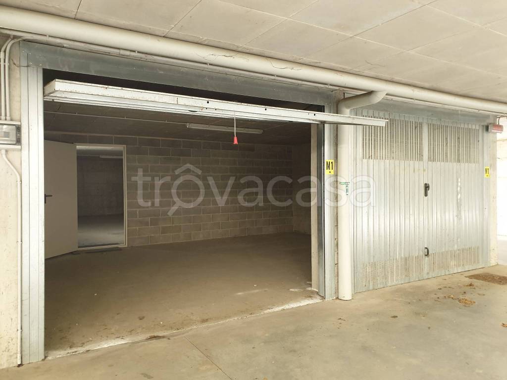 locale commerciale in vendita a Riva presso Chieri