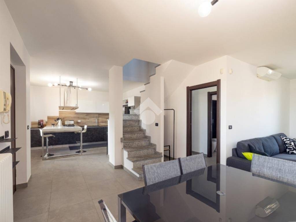 appartamento in vendita a Riva presso Chieri in zona San Giovanni