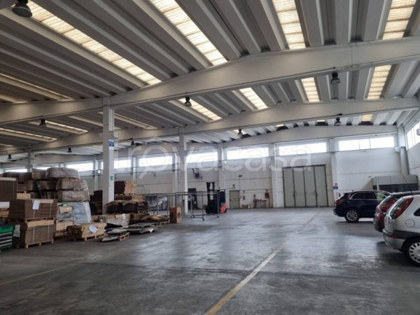 locale commerciale in vendita a Riva presso Chieri