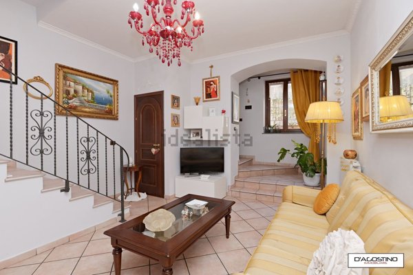 casa semindipendente in vendita a Rivara