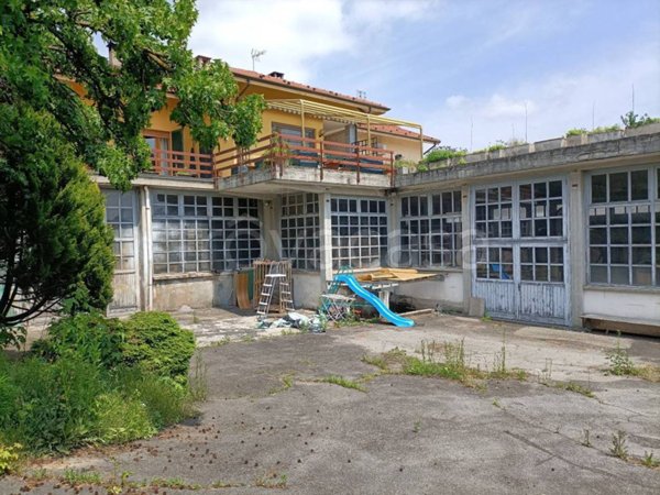 locale commerciale in vendita a Rivara