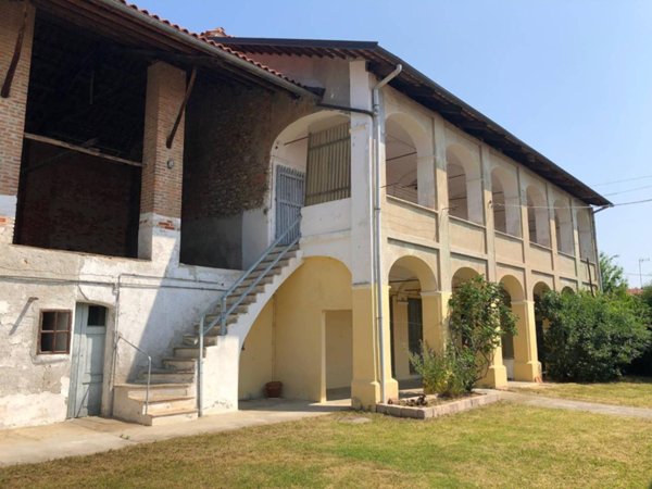 casa indipendente in vendita a Rivarolo Canavese in zona Vesignano