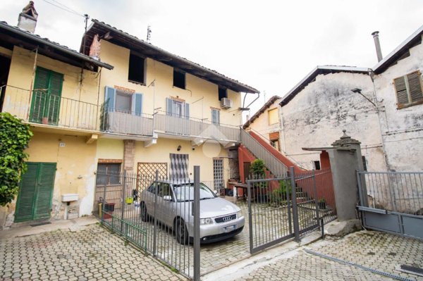 casa semindipendente in vendita a Rivarolo Canavese in zona Vesignano
