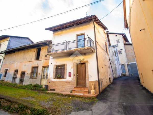 casa semindipendente in vendita a Rivarolo Canavese in zona Vesignano