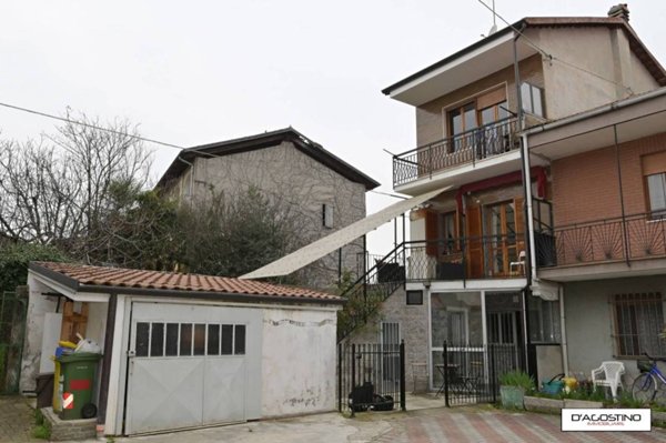 casa indipendente in vendita a Rivarolo Canavese in zona Vesignano