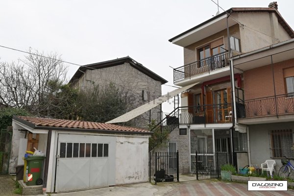 casa indipendente in vendita a Rivarolo Canavese in zona Vesignano