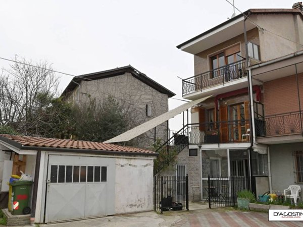 casa indipendente in vendita a Rivarolo Canavese in zona Vesignano